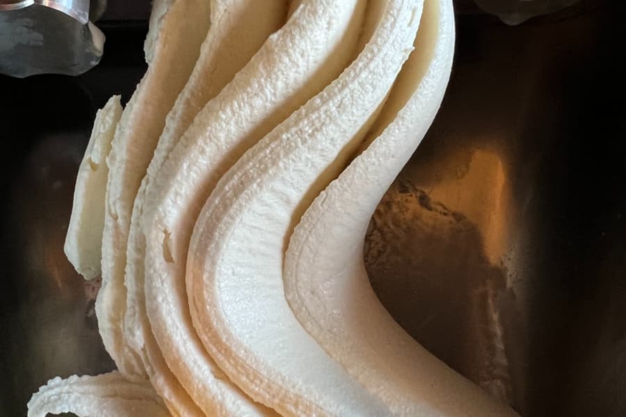 鹿嶋パラダイスのジェラート14種とパッケージの写真